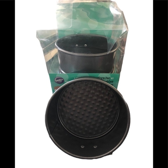 Wilton Set Of 3 Mini Springform Pan Set NIB Gray Metal Measuring 4”X2”Deep - Picture 1 of 3
